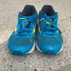 Mizuno Wave Running Shoes, Women’s 7.5W